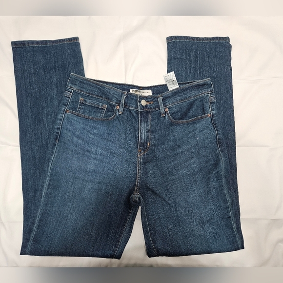 Levu Strauss Gold Dark Wash Mid Rise Straight Jeans! - Picture 3 of 9